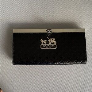 Coach Vintage Black Patent Quilted Clutch w Silver Coach Plate EUC